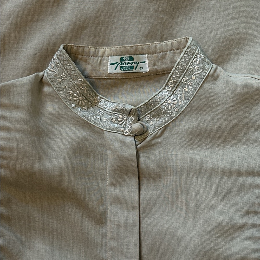Vintage Embroidered Blouse, Size 42 (L) - Picture 3 of 3